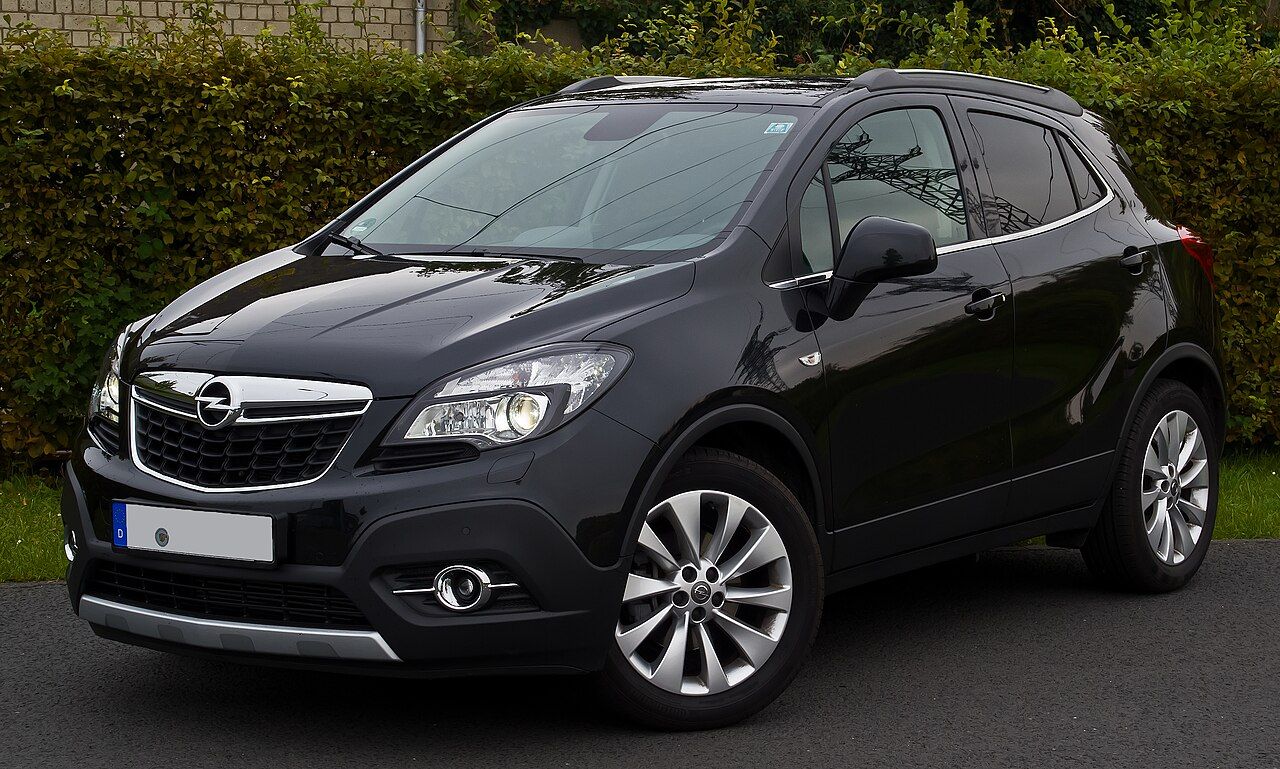 Фото модели: Opel Mokka, вид спереди сбоку